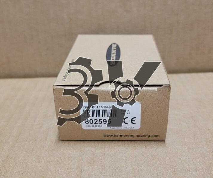 One New BANNER Q4XTBLAF500-Q8 Sensor