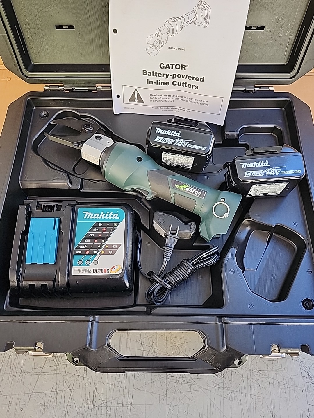 Greenlee Gator Cable Cutter ES32X Tool W/ 2 Batteries And Charger