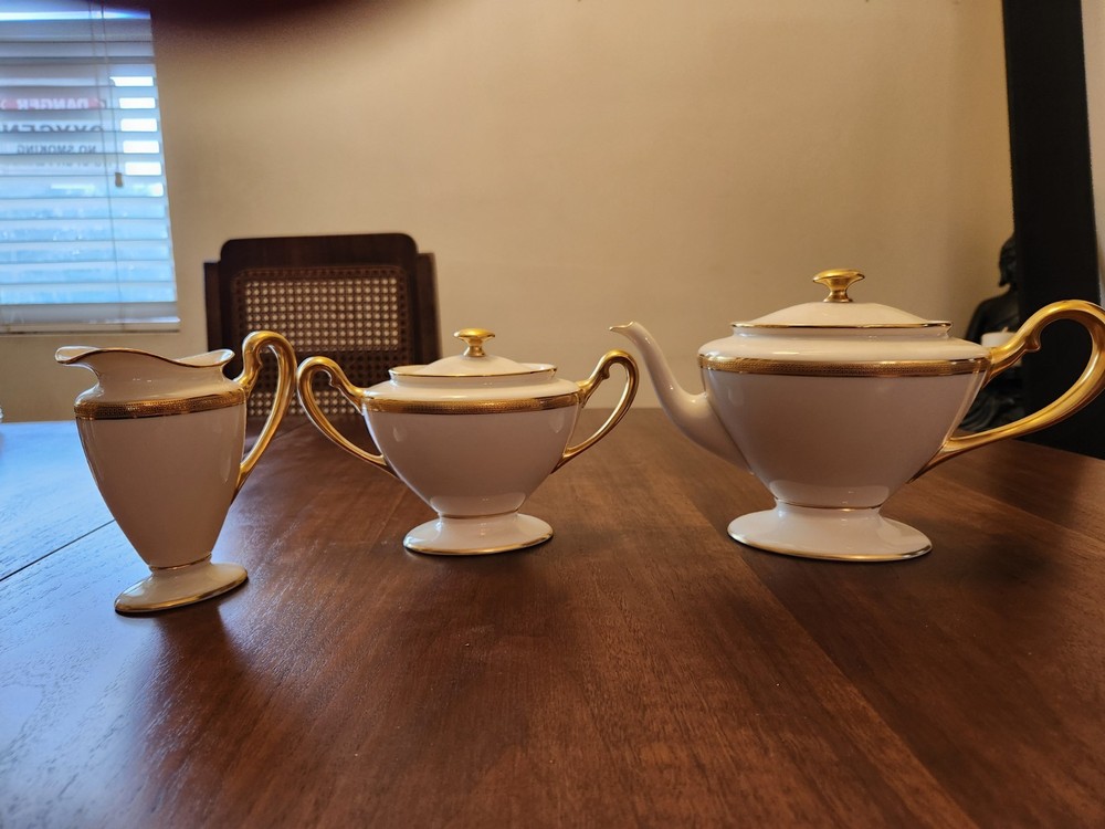 LENOX Flawless China Tuxedo Pattern 60 Pieces