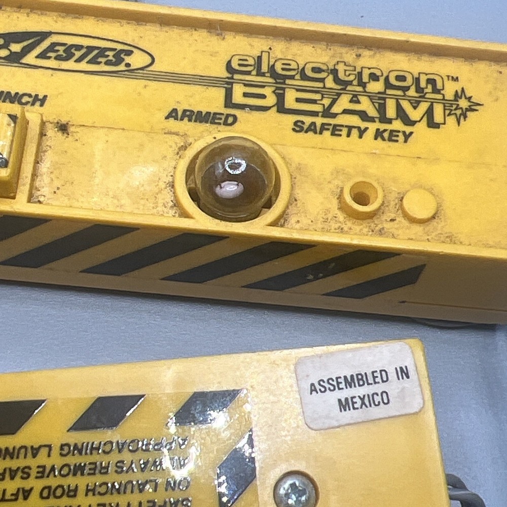 2 ESTES Electron Beam Model Rocket Launch Controllers Safety Key Slot USED