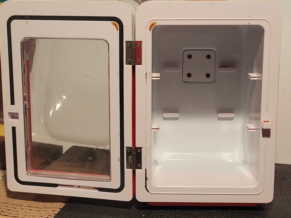 Frigidaire & Thermoelectric Refreshing Ice Cold Drinks Mini-Refrigerator's (2)