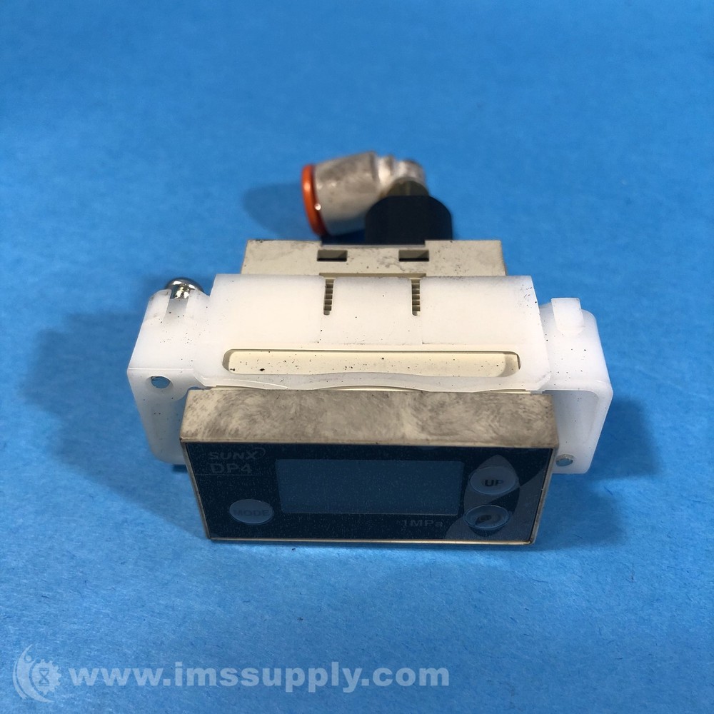 Sunx DP4-52P Digital Pressure Sensor FNOB