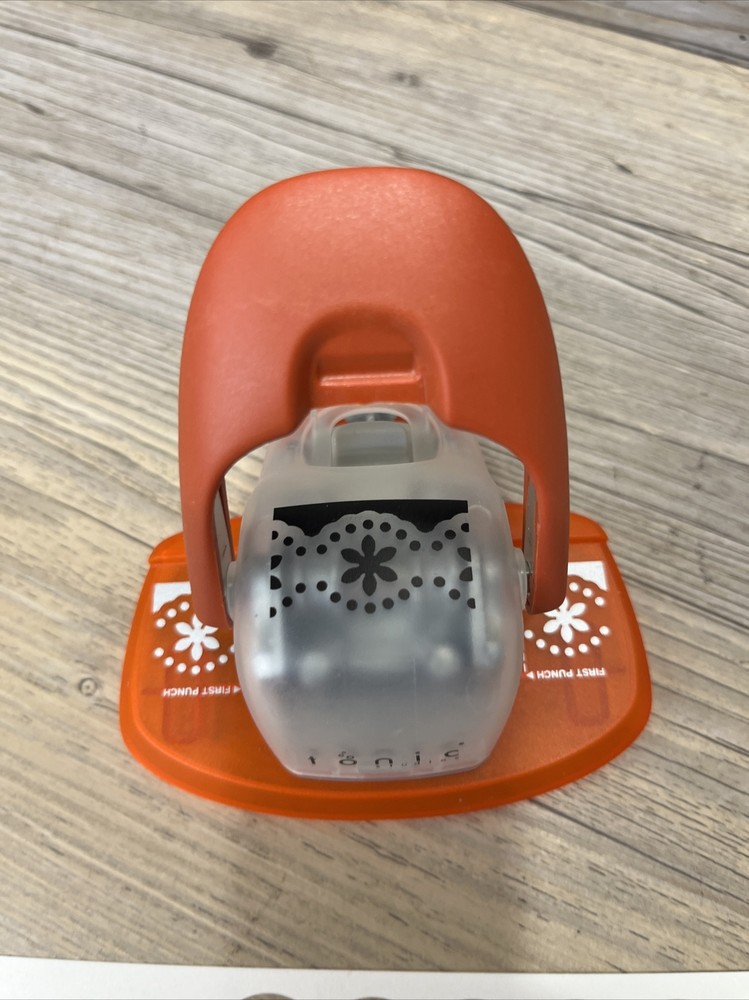 Tonic Studios Simplicity Pattern Paper Punch Daisy Strip Border Geared Punch