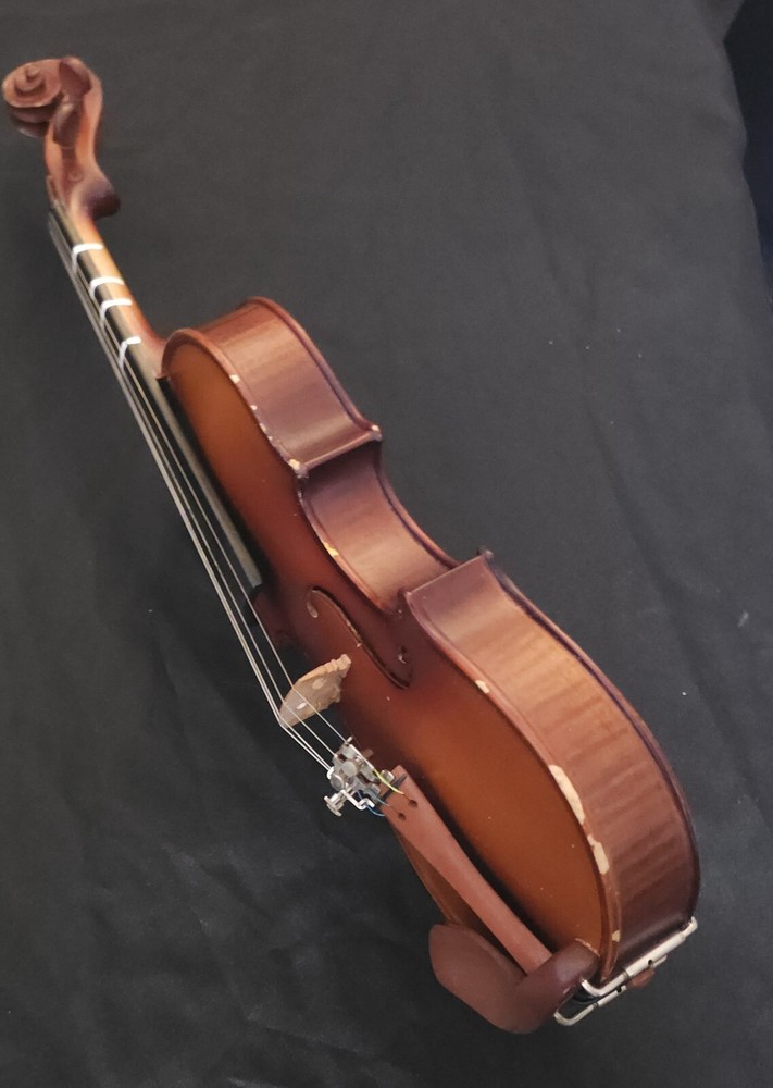 UNBRANDED 1/4 SIZED VIOLIN WITH CASE & BOW