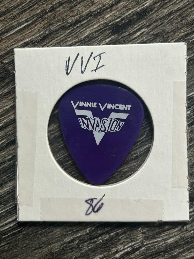Kiss Guitar Pick VINNIE VINCENT Invasion Purple White 1986 Concert Vintage Kiss