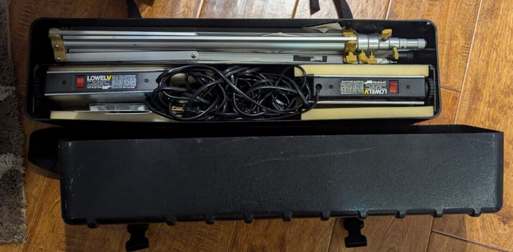 Lowel Light System with Case, Stand and Umbrella