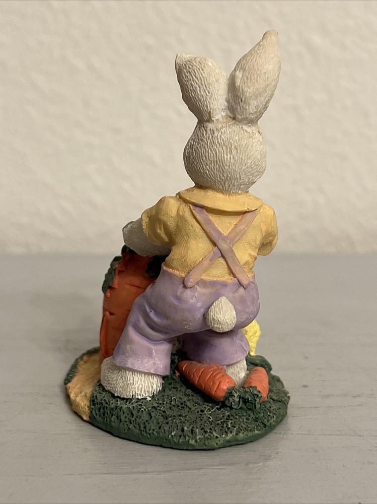 Carrot Patch Collection White Bunny Statue Figurine (Pre-Owned)