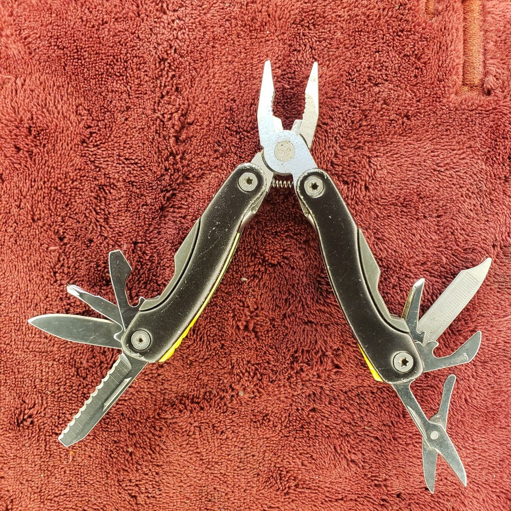 RYOBI Compact 14 in 1 Multi Tool Multitool green & black
