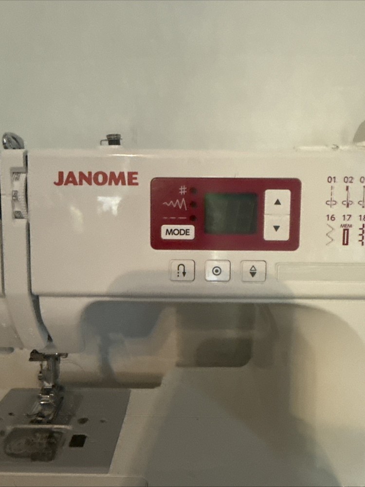 Janome MOD-805 Computerized Sewing Machine TESTED AND WORKING