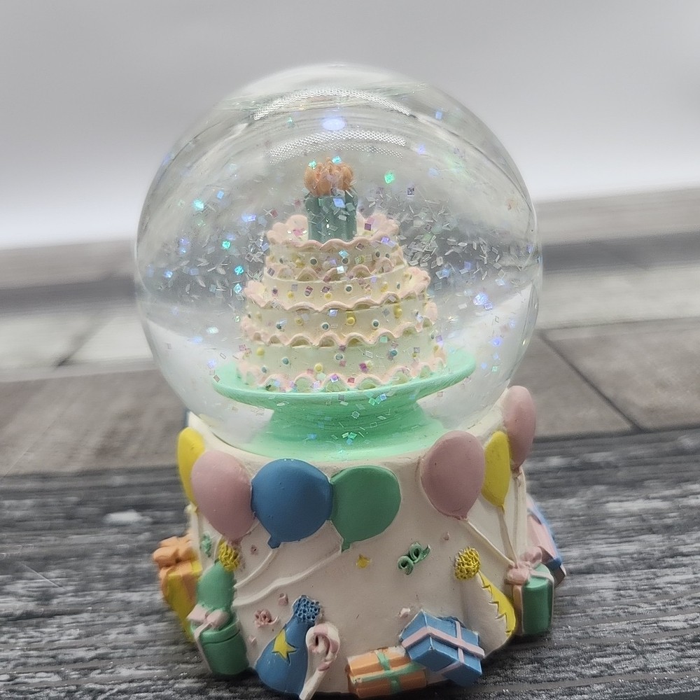 Birthday Cake Snowglobe [109]