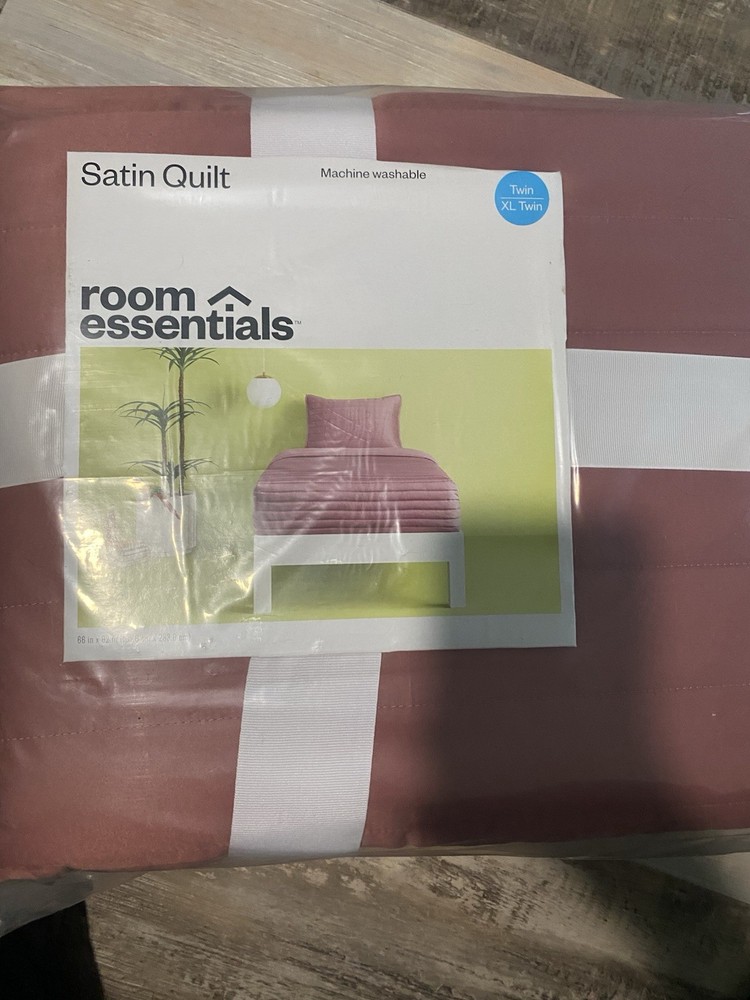 Room Essentials Satin Quilt Rose Blush