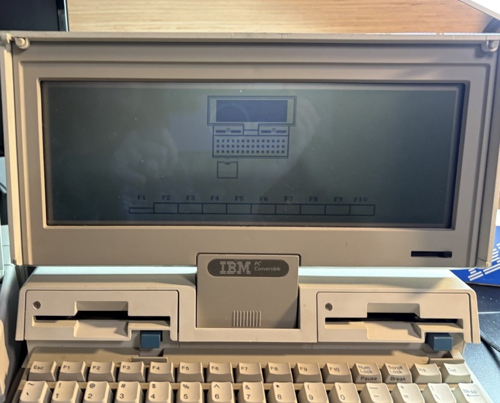 IBM PC 5140 Convertible BUNDLE - Vintage Portable Computer. Powers Up!