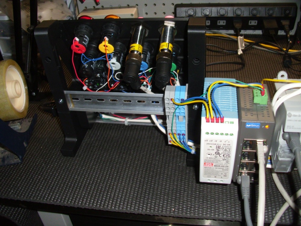 Allen-Bradley Micro850 Programmable CCW PLC Trainer Kit with Panelview 800