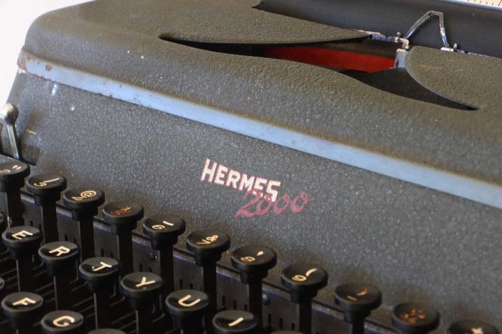 Hermes 2000 Typewriter - Original Case ***** Excellent Working Condition *****