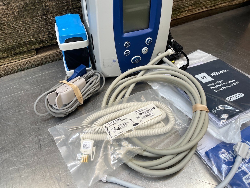 Welch Allyn 420 Spot Vital Signs Monitor 42NTB W/ Battery Temp Power Cuff