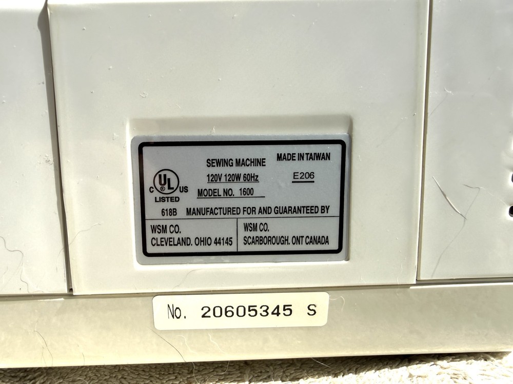 WHITE OVERLOCK SEWING MACHINE MODEL 1600