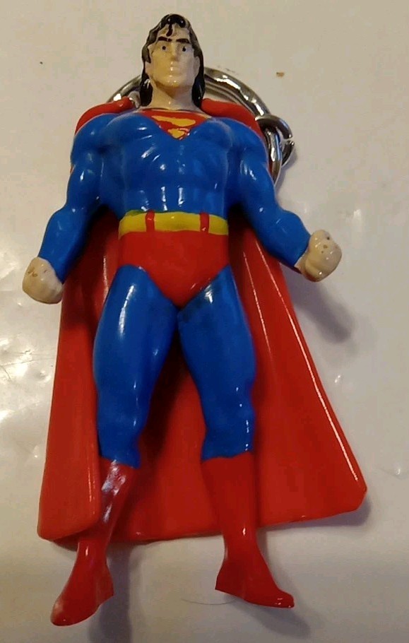 1996 SIX FLAGS SUPERMAN KEYCHAIN PREOWNED 3" DC COMICS