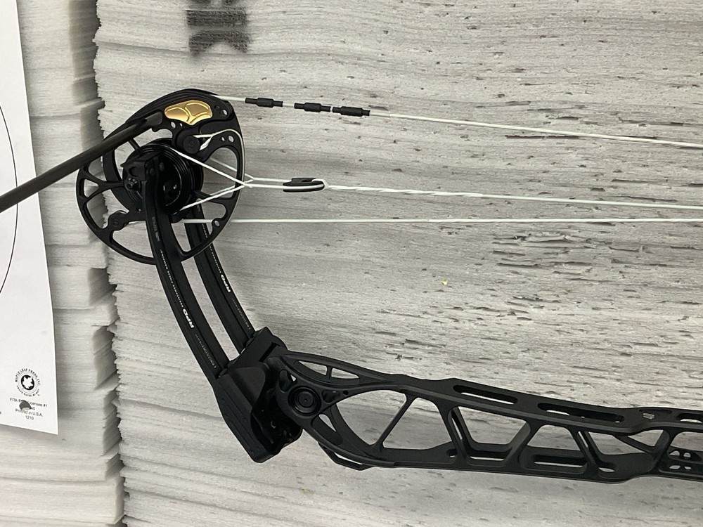 Mathews Title 40, RH In Black