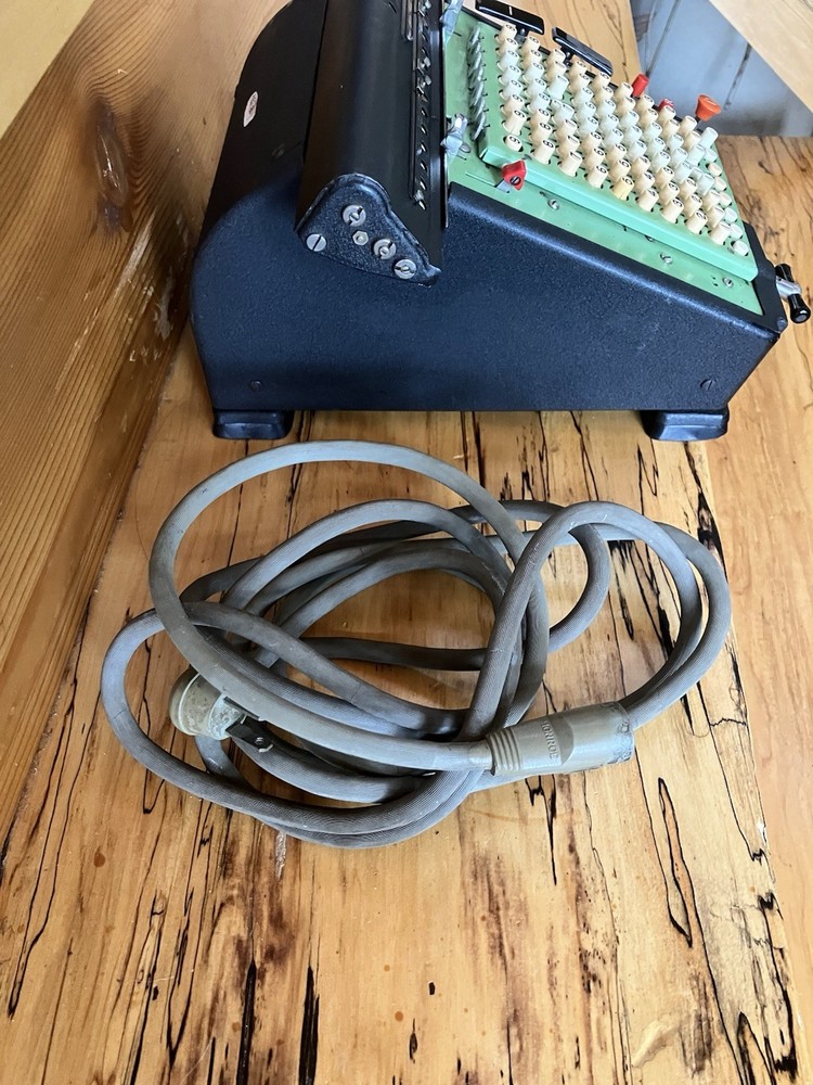 Vintage Monroe High Speed Adding Machine/Calculator With Original Box Untested