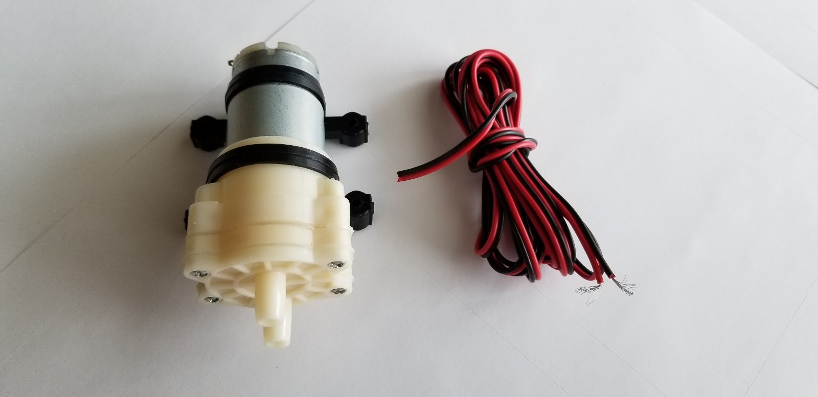 12V DC R385 Aquarium Pump Fish Tank Motor Diaphragm Water/AIR Pump + 2m Wire
