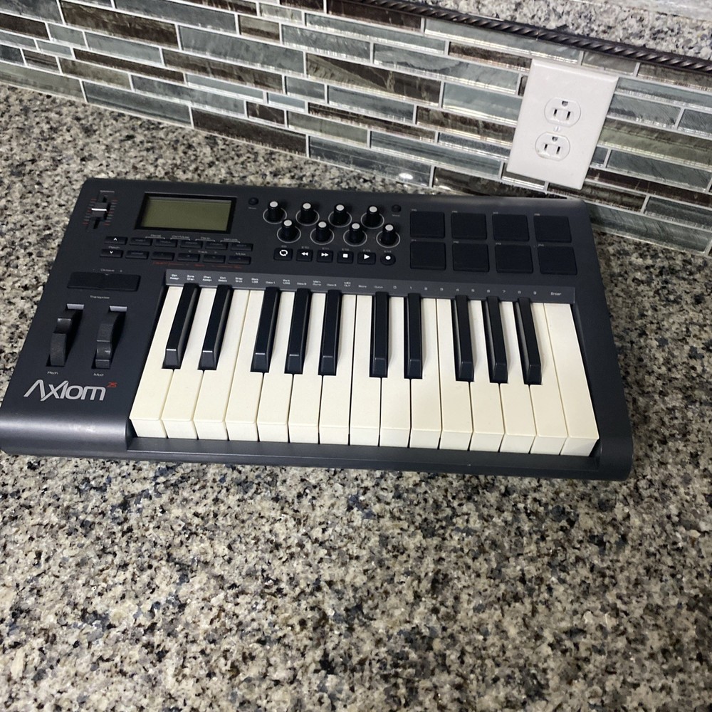 M Audio Axiom 25 Keyboard/Controller No Cord to test
