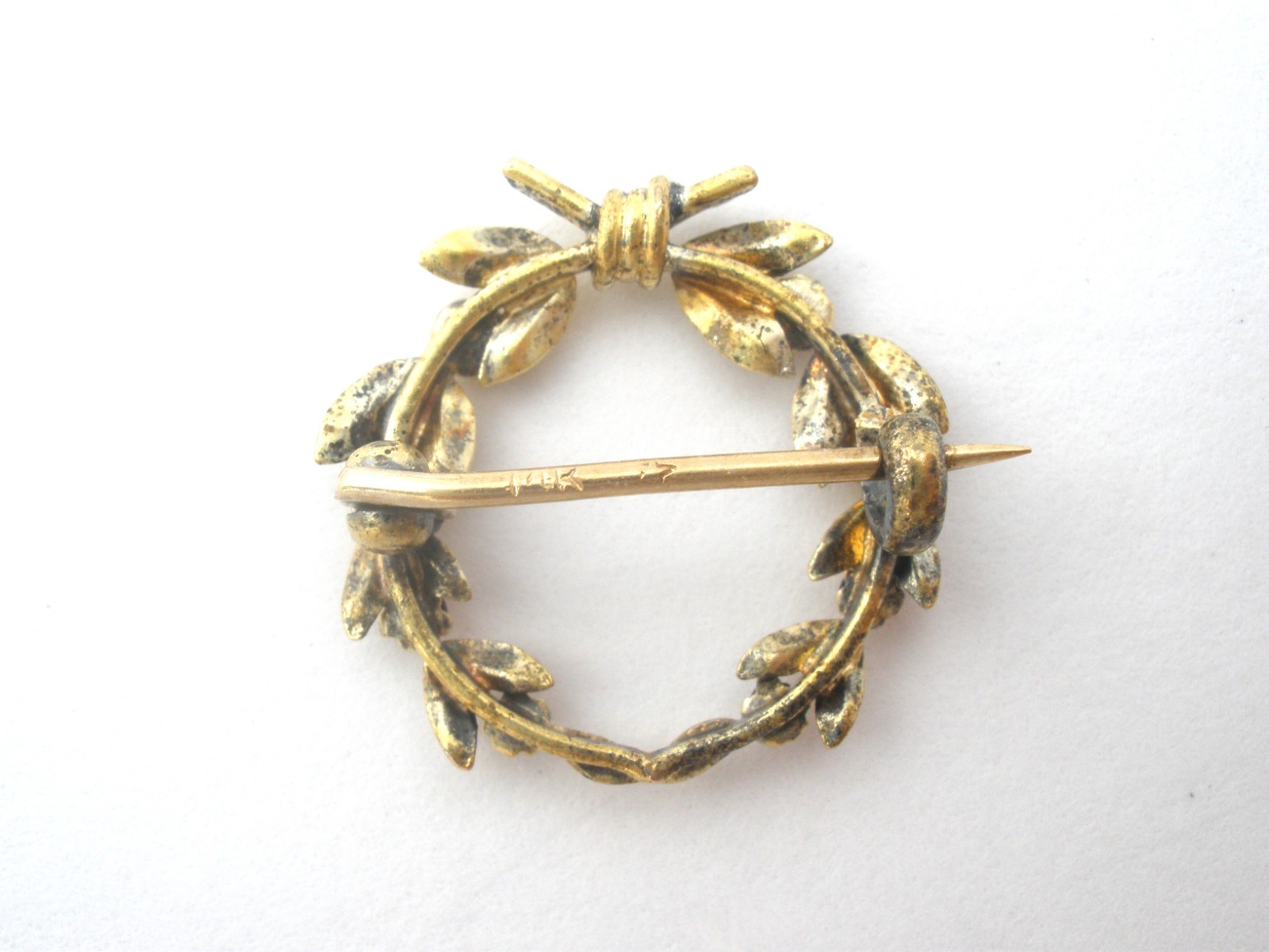 Victorian 14K Gold Wreath Brooch With Bohemian Garnets Round Pin Antique Jewelry