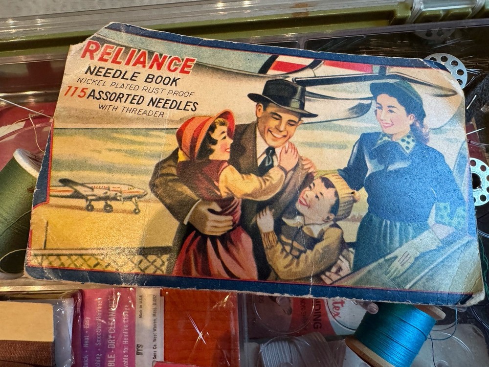 Vintage sewing box, various items , see pics