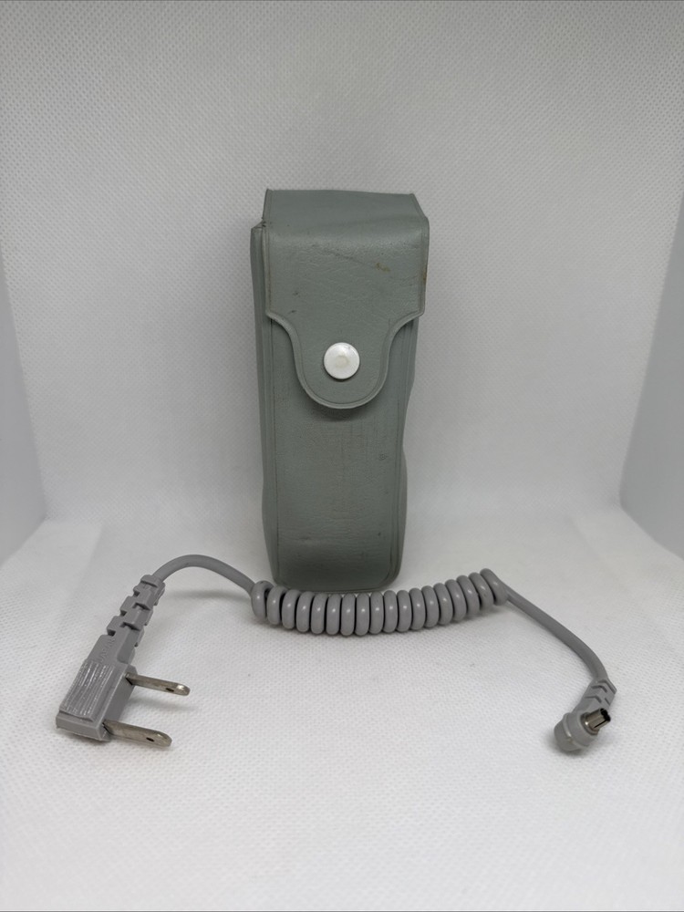 Accura Bouncemaster Camera Flash with Case and Cable Untested