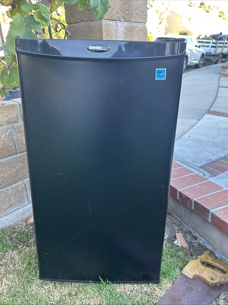 Danby 3.2L Mini Fridge And Freezer