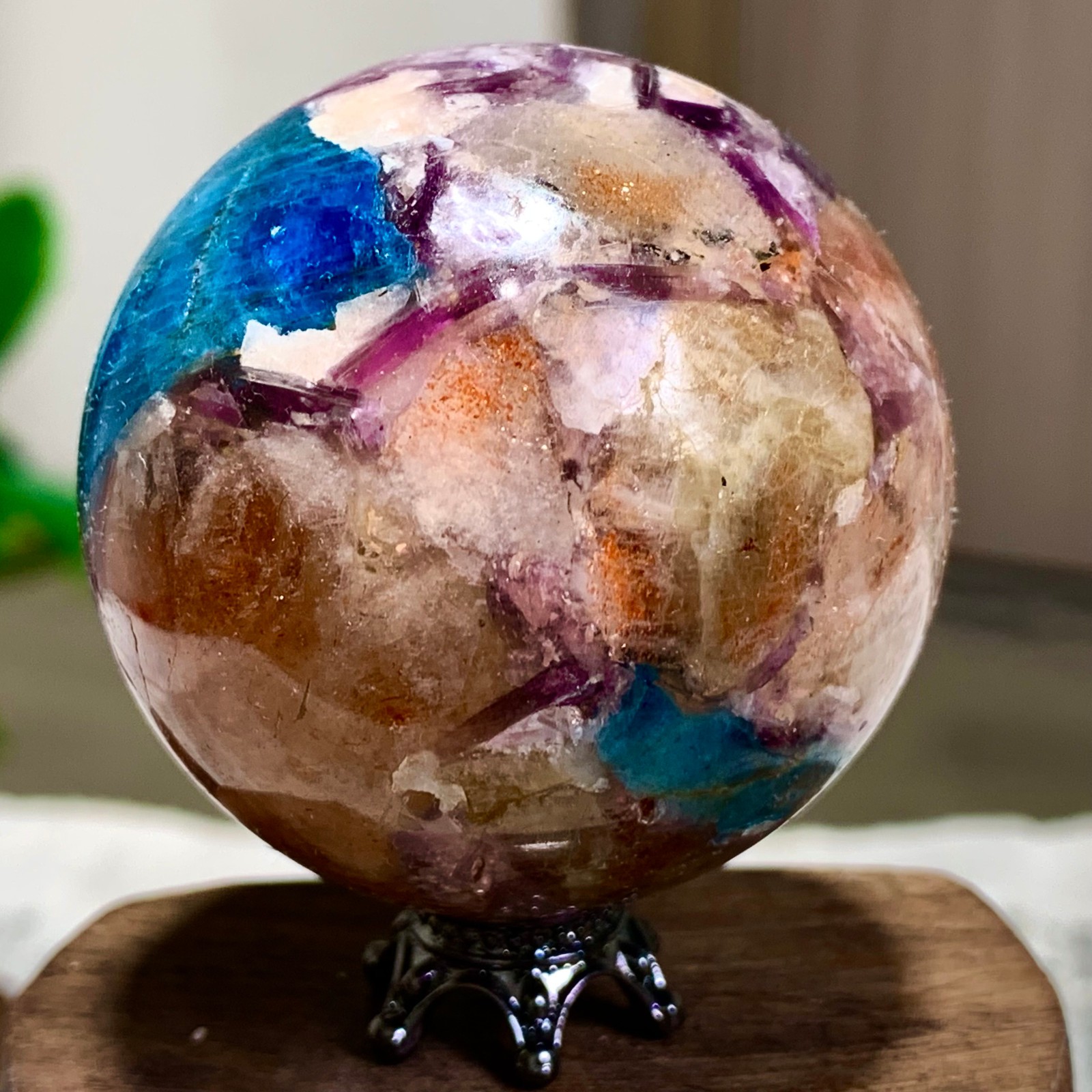 114G Natural Blue Aptite +Sun Stone purple lepidolite Sphere mineral sample