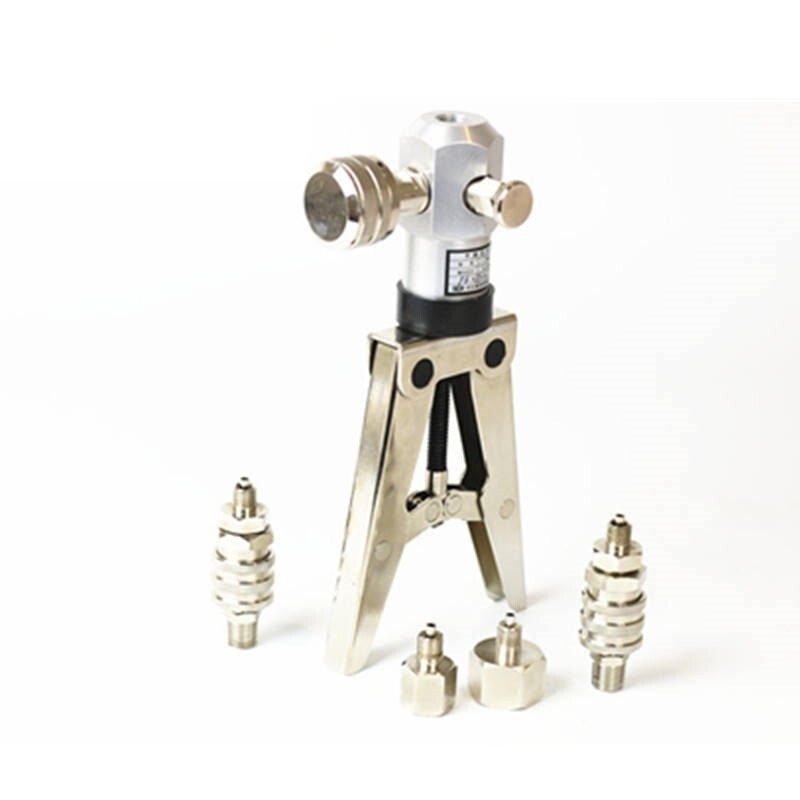 Pneumatic hand pump pressure calibrator