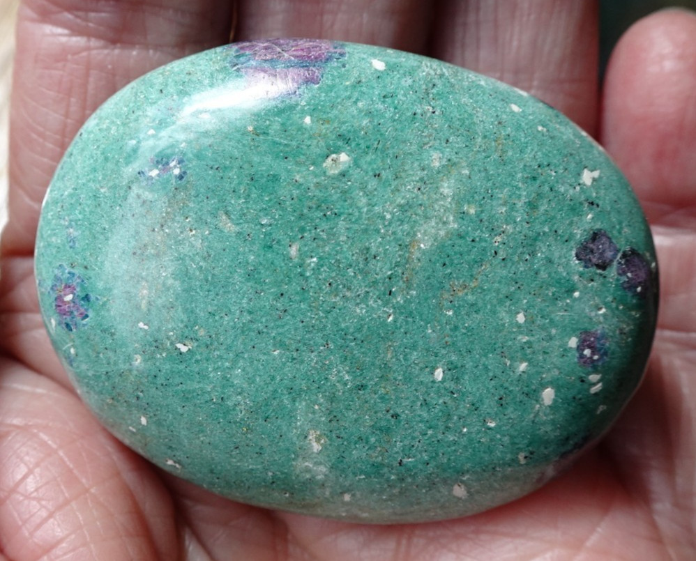 Ruby Fuchsite Palmstone - India sc1013