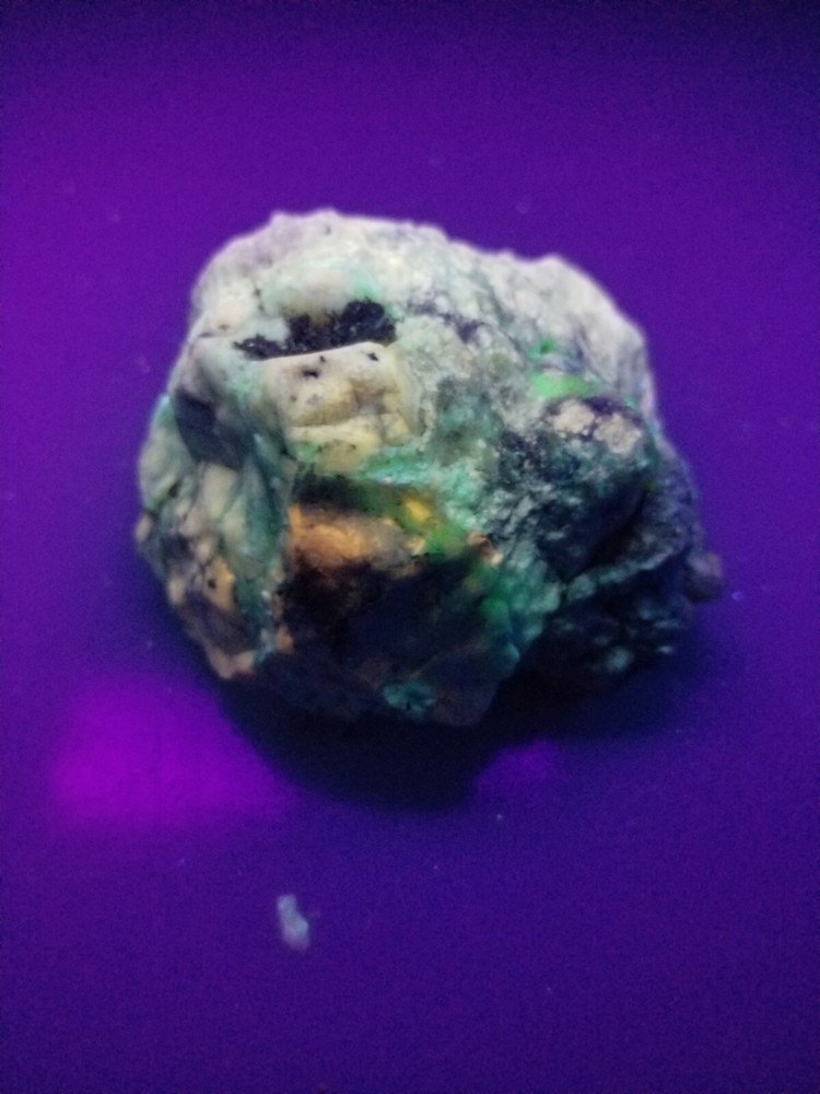 Volcano fluorescent from Wyoming Opal Agate great shape 9.2oz