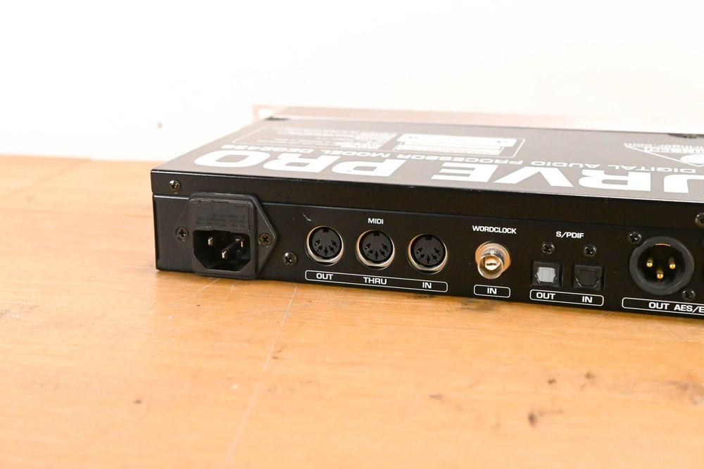 Behringer Ultracurve Pro DEQ2496 Equalizer and Mastering Processor CG01Y4E