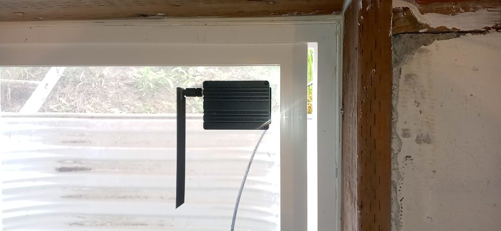 RAK Hotspot Helium v2 (Easy elevation gain!)  Hidden screwless window-wall mount
