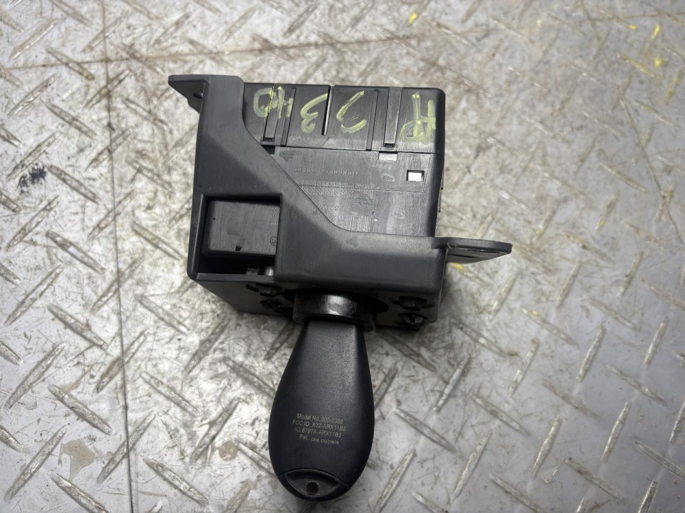 2011-2014 Chrysler Town & Country Ignition Node Assembly W/Key/Remote Start