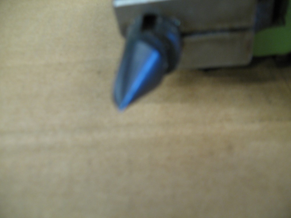 ADJUSTABLE CENTER DIVIDING HEAD APPROX 5"C/L