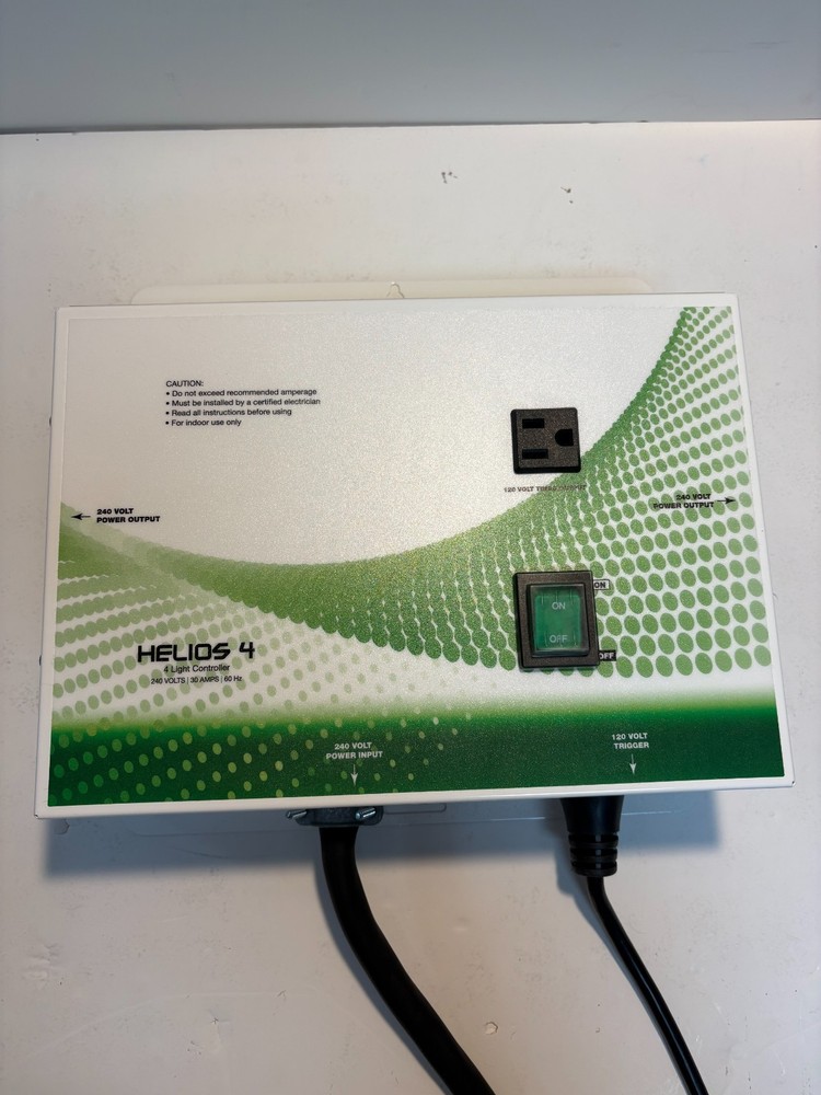 Titan Controls Helios 4 - 4 Light Controller w/ Trigger Cord - UNTESTED