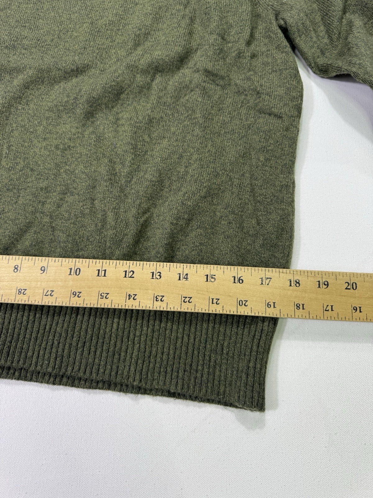 J Crew Men's Large Lambswool Green Crew Neck Sweater Classic Outdoor Commuter
