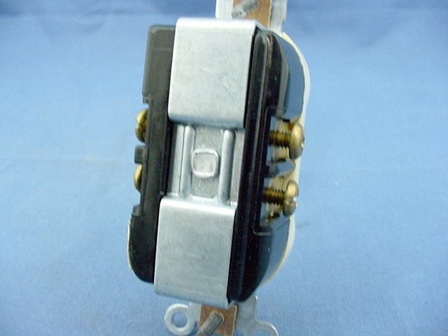 Leviton 5224-I Ivory Double Wall Light Switch Duplex Toggle 15A Single Pole Bulk