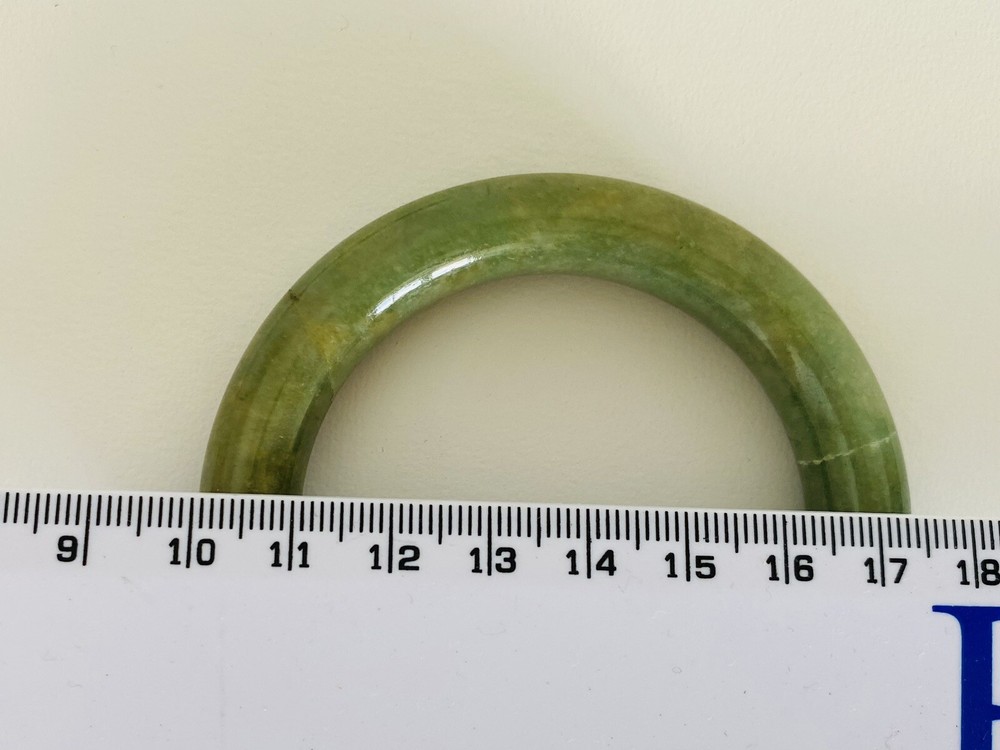 Natural Jadeite Round-form Bangle 70g.