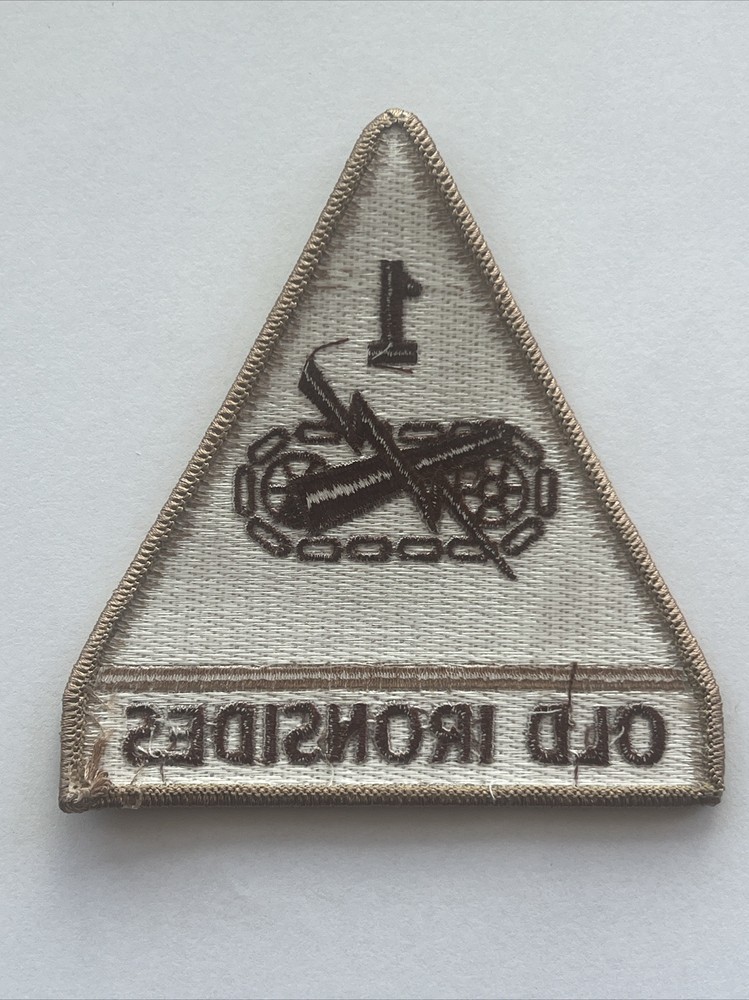 Army Patch: 1st Armored Division - tan, Desert