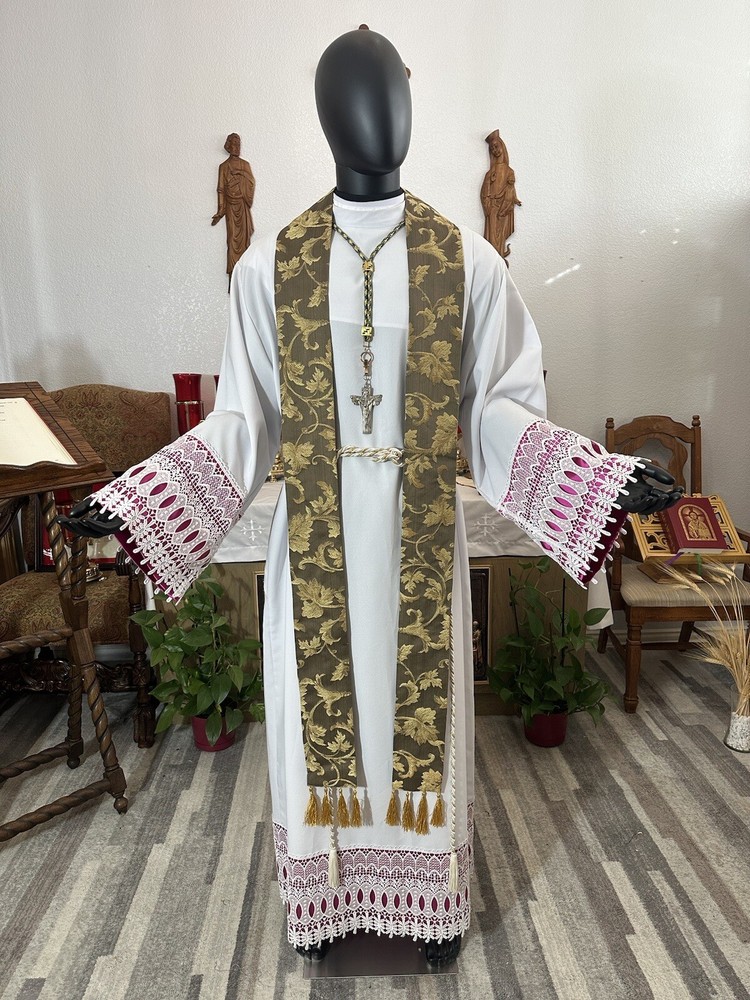 GOLD VESTMENT CHASUBLE & STOLE 3