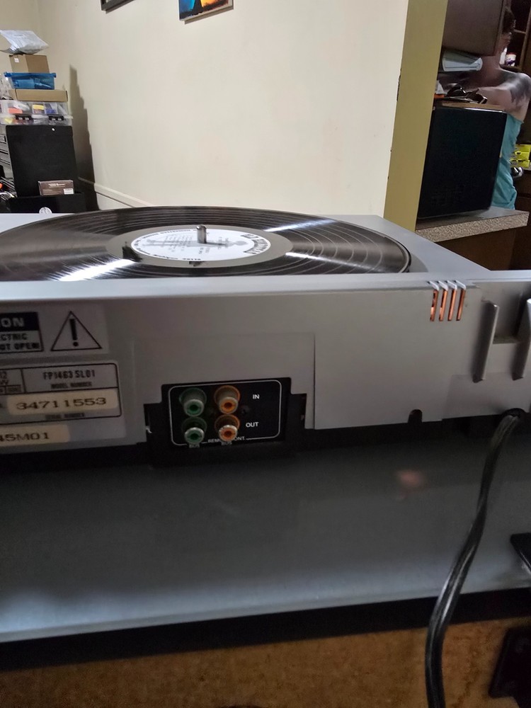 Magnavox FP1463 Turntable