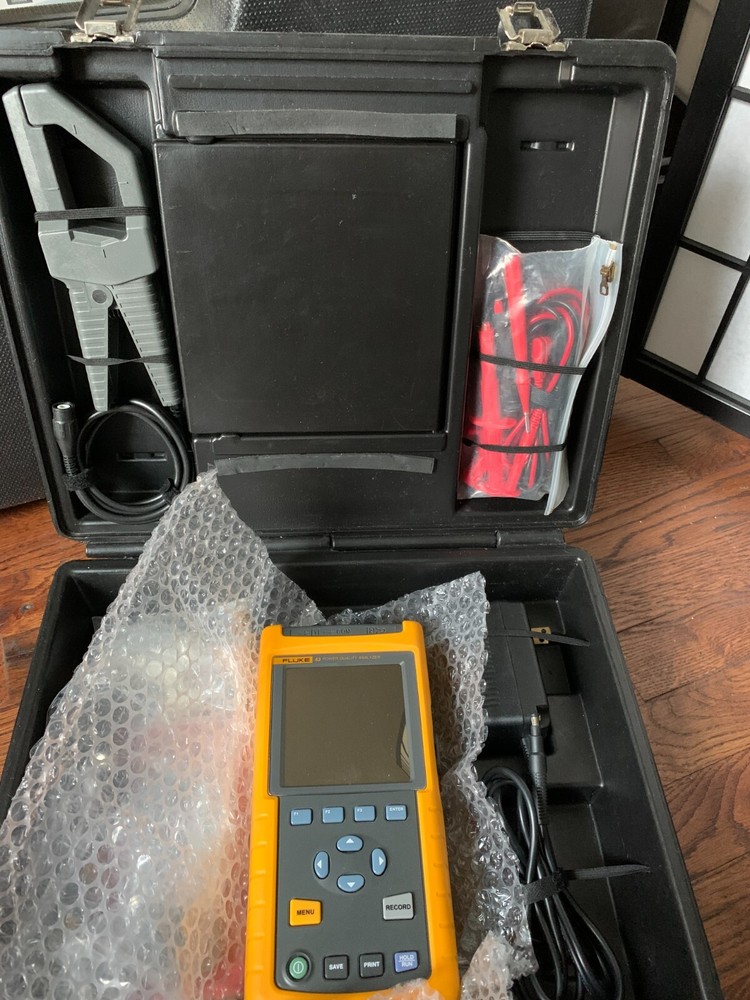Fluke 43 Power Quality Analyzer, Accessories and Case