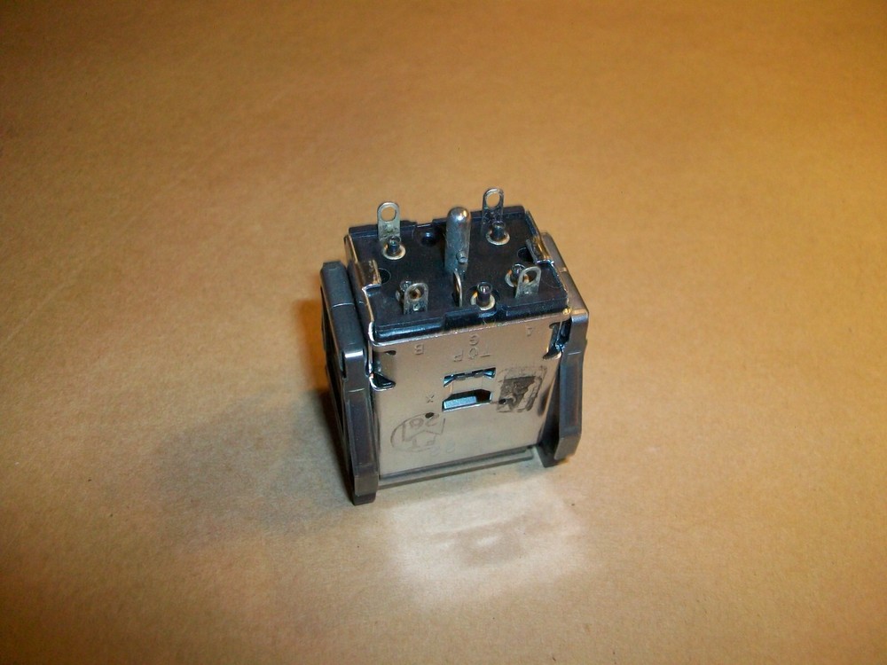 Master Specialites Indicator Lamp 12-22 NEW