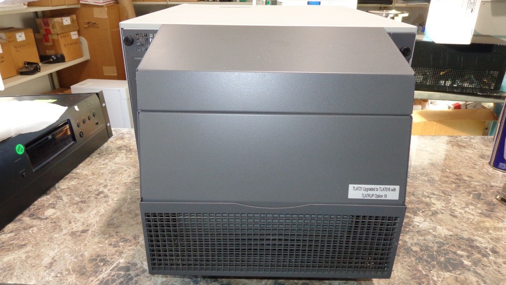Tektronix TLA7016 Logic Analyzer Benchtop Mainframe With Five TLA7N3 Modules