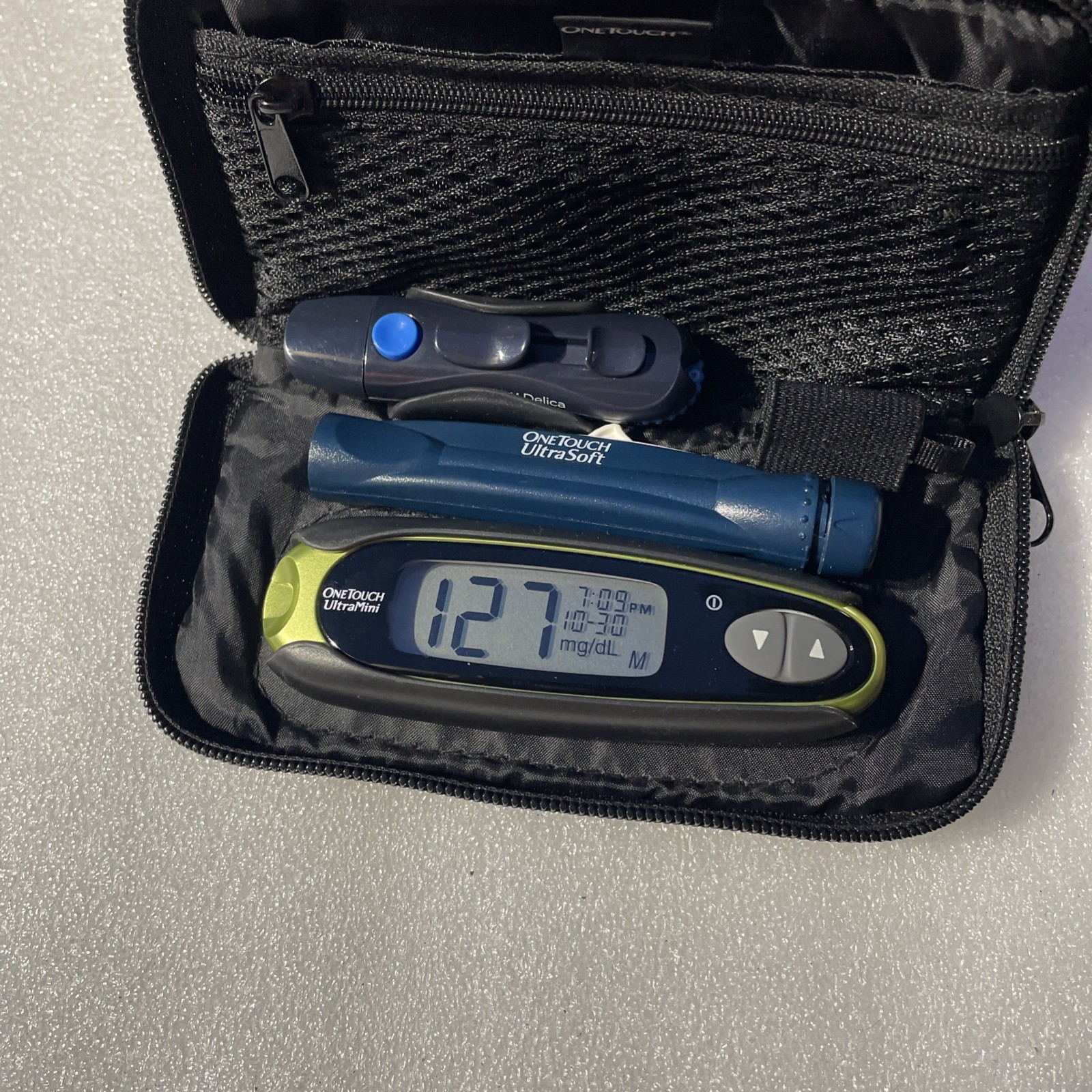 One Touch Ultra Mini Glucose Monitoring System green With Case - Working