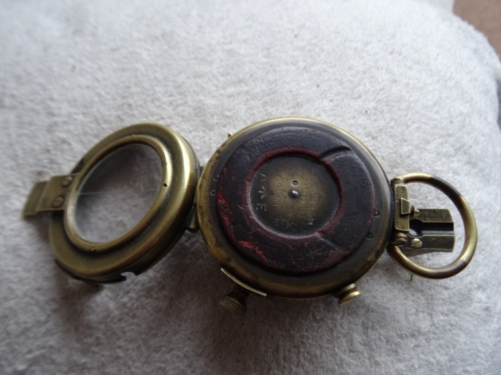 1917 WW1 issued army prismatic marching compass , E.R.WATTS & SON