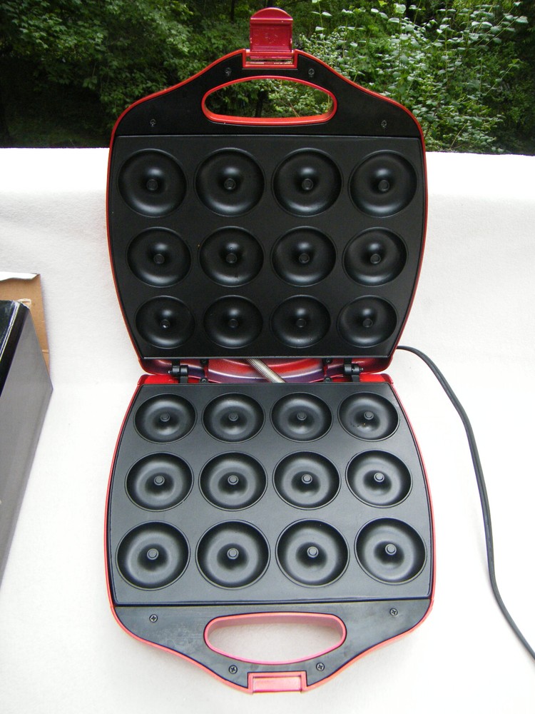 VonShef 12 Mini Doughnut Maker Donut Machine for Kid-Friendly Breakfast/Snacks
